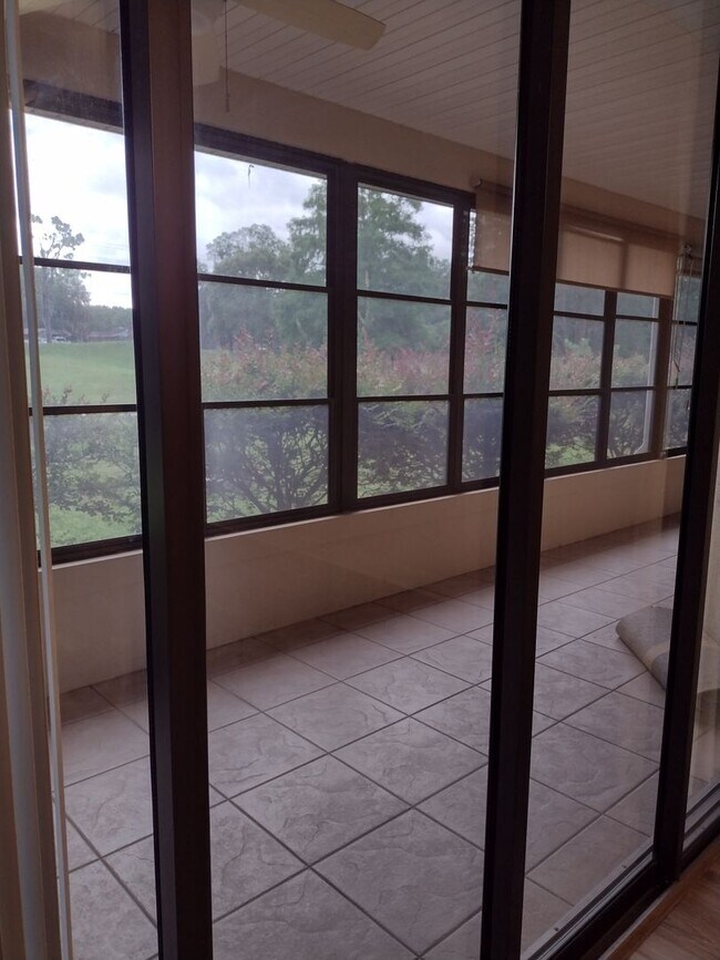 Building Photo - 592 Dowling Cir