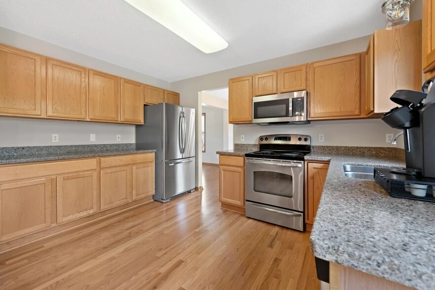 Kitchen - 9264 Peony Ln N