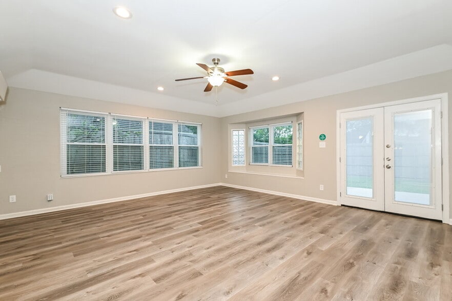 Building Photo - 1814 Uvalde St