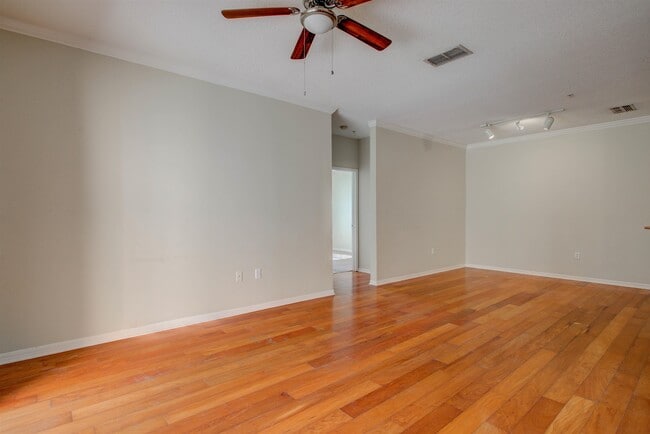 Building Photo - 520 Florida Club Blvd