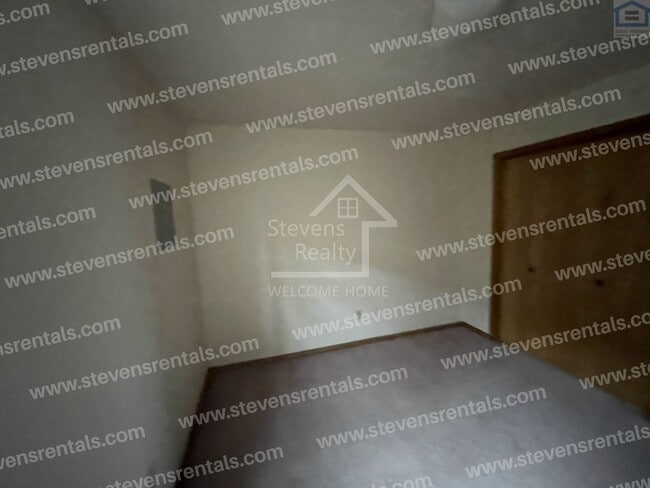 Building Photo - 1912 SW D Ave