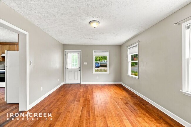 Building Photo - 16 Spinet St