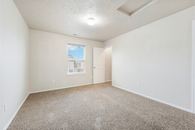 Building Photo - 1860 E Adelaide Dr