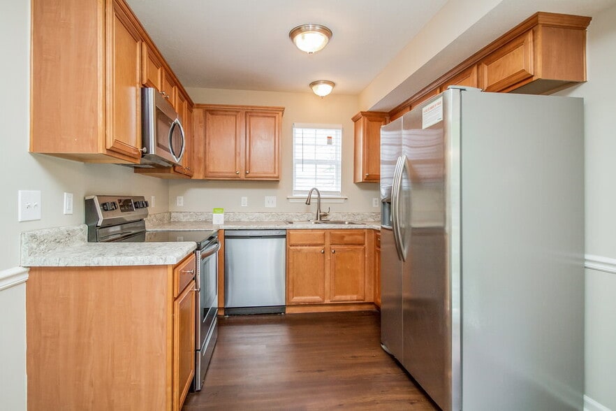 Building Photo - 1031 Tom Hailey Blvd