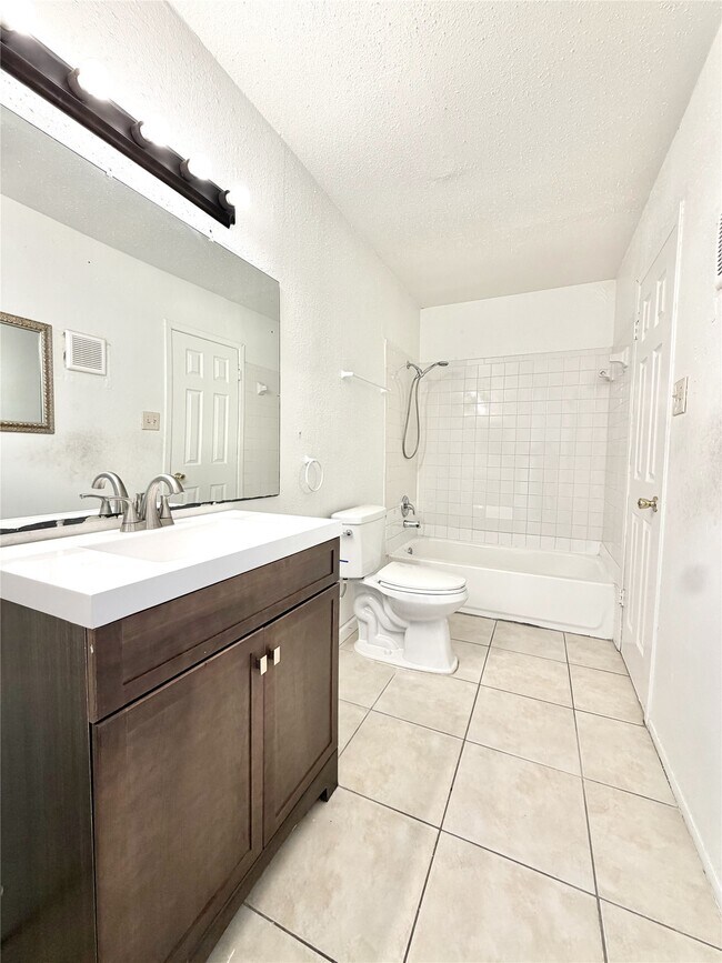 Building Photo - 8323 Wilcrest Dr