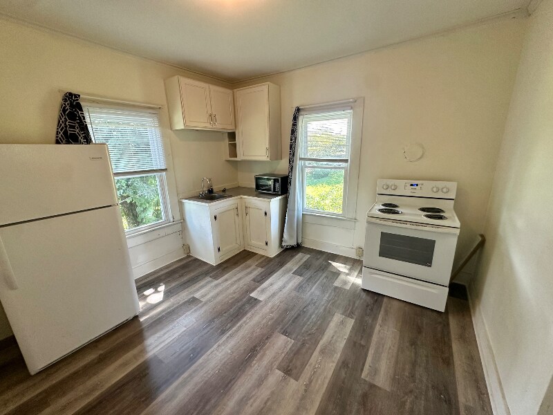 Building Photo - 420 Greensboro St