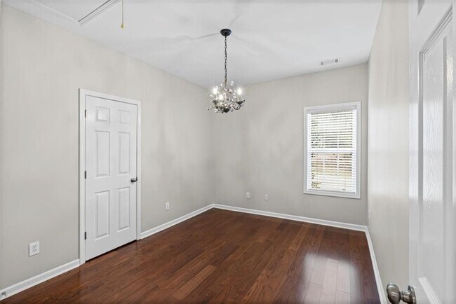 Building Photo - 5551 Wood Vale Ct