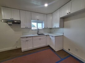 Building Photo - 6919 Seville Ave