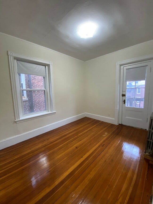 Building Photo - 1595 Beacon St