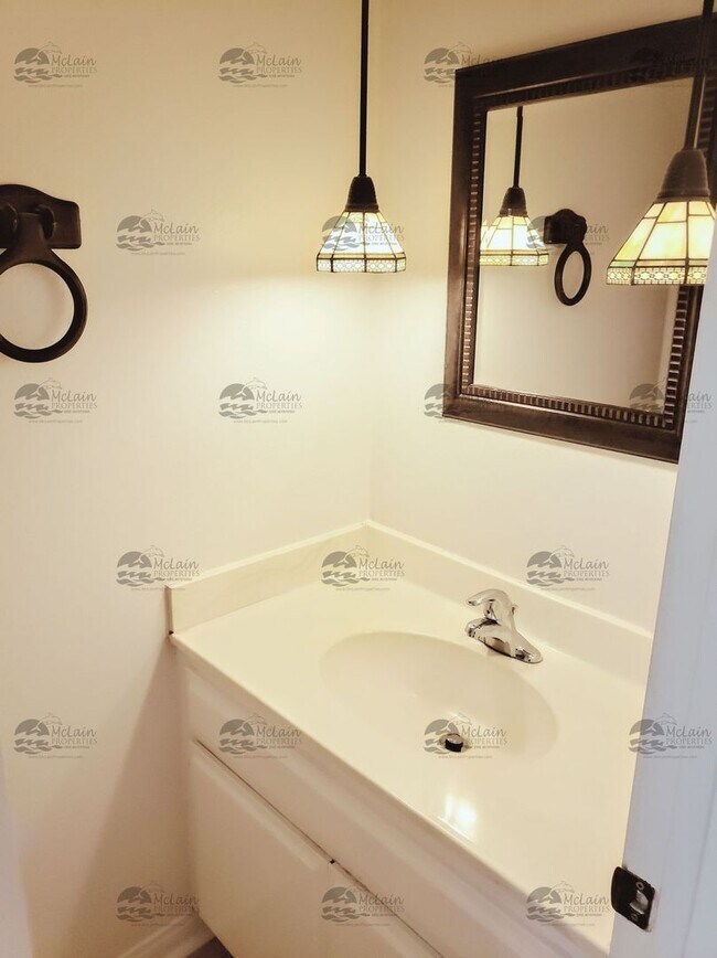 Building Photo - 3 Bedroom, 2.5 Bathroom in Rancho Del Oro!