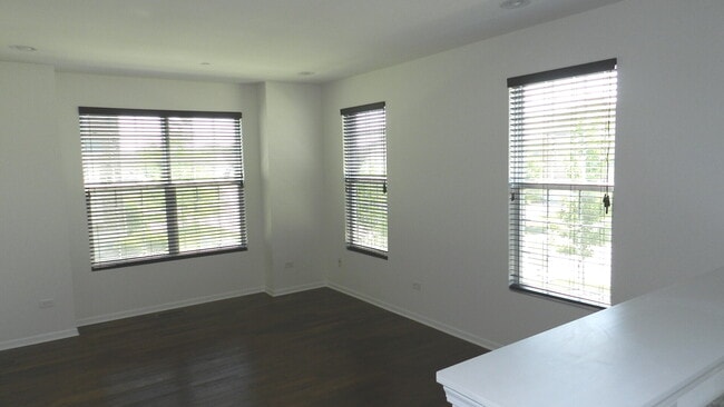 Building Photo - 2817 Henley Ln