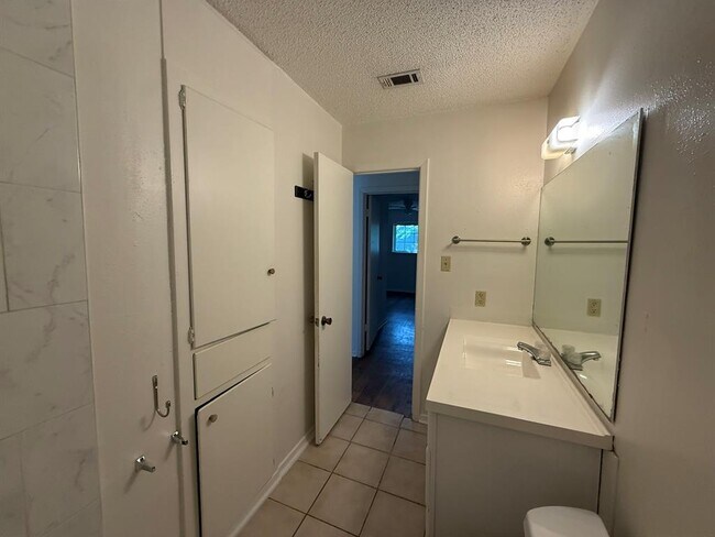 Building Photo - 3405 Willowrun Cove