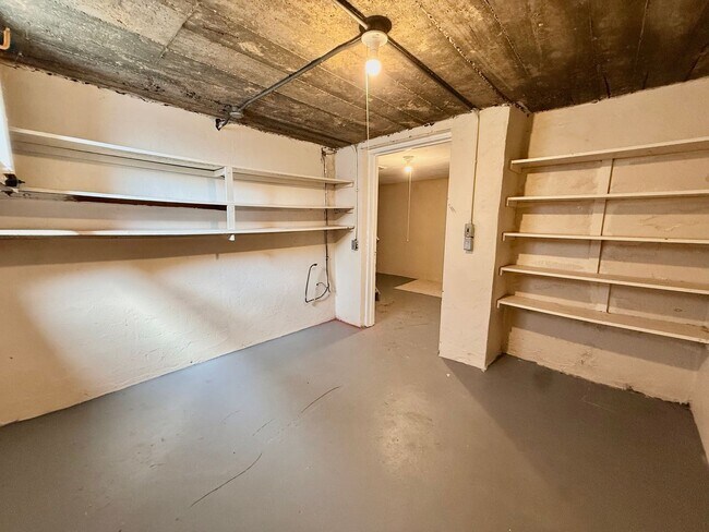 Building Photo - 2650 Cedarbrook Dr