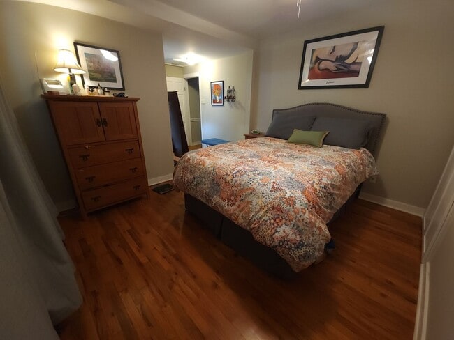 Building Photo - 2 bedroom 2 bath HISTORIC HOME near downto...