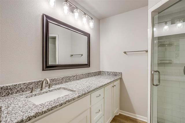 Building Photo - 144 NW Suzanne Terrace