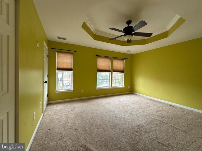 Building Photo - 16 Peppermint Dr