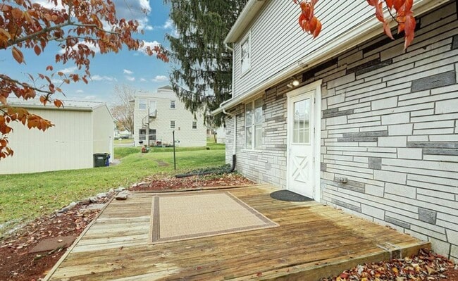 Building Photo - Beautiful 3 Bedroom, 1.5 Bath in Colonial West York!