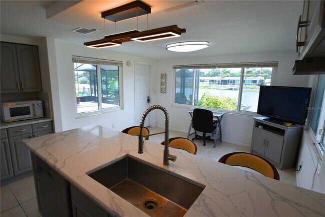 Building Photo - 3839 Star Island Dr