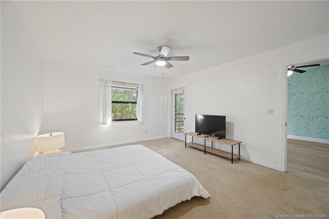 Building Photo - 1210 SE Parkview Pl