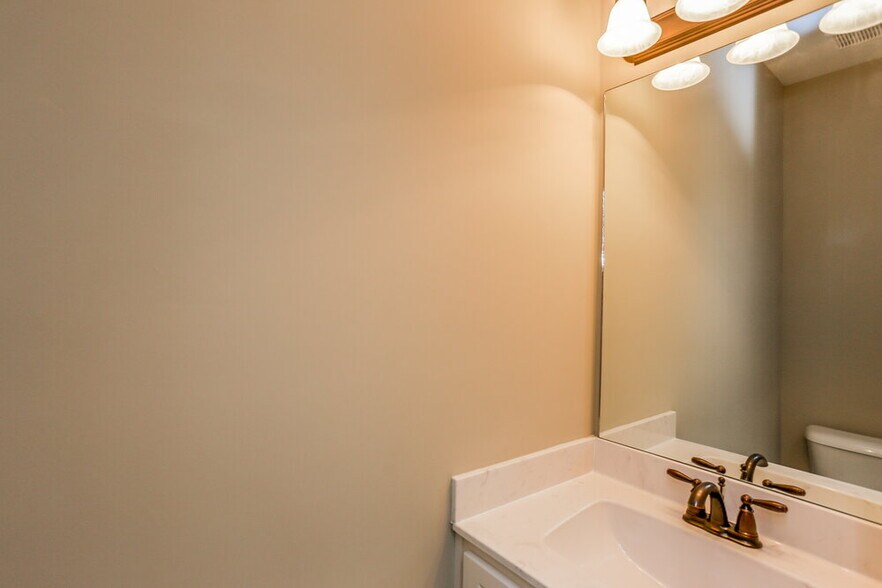 Building Photo - 5498 Riverstone Dr