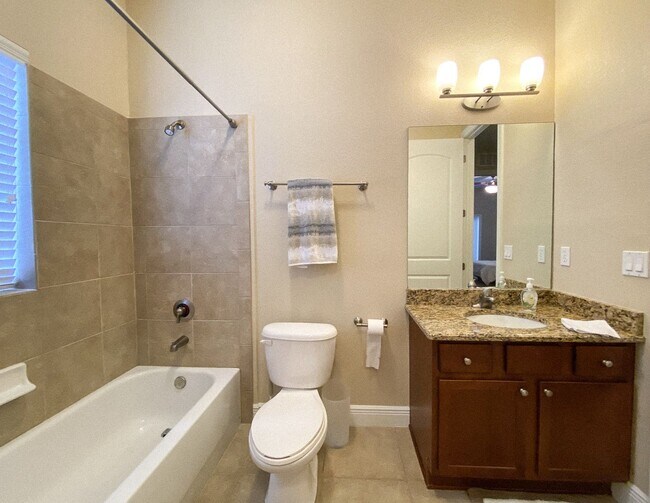 Building Photo - The Palms #102