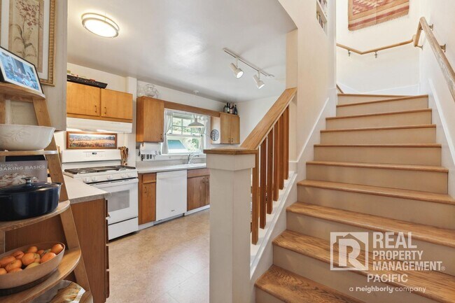 Building Photo - Beautiful North Berkeley Craftsman with Bay View