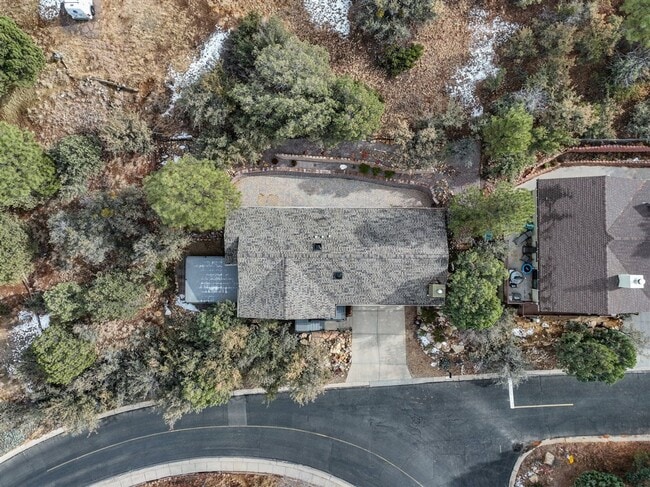Building Photo - 3 bedroom, 2 bathroom home in Forest Hylands!