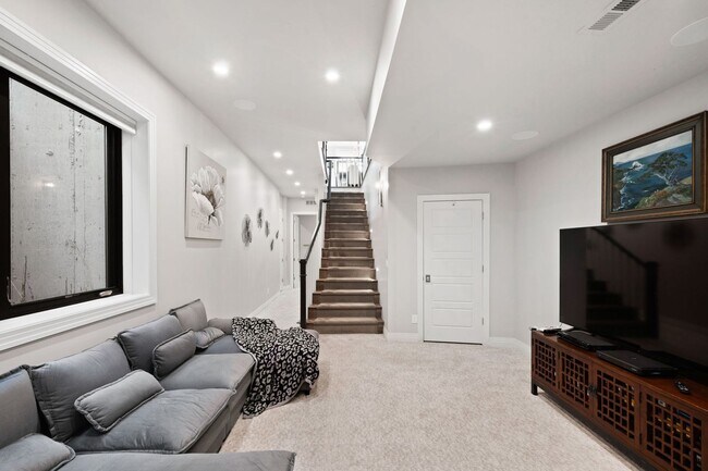 Building Photo - Luxury 4BD, 6BA Cherry Creek Home with 4 Outdoor Spaces