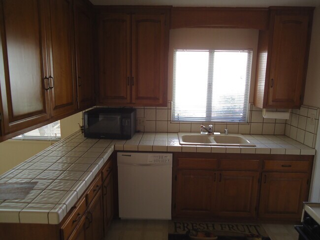 Building Photo - 1629 Linbrook Dr