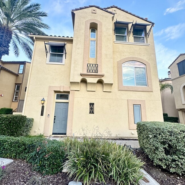 Building Photo - 2649 Villas Way