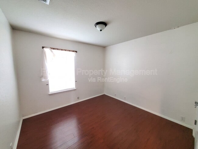 Building Photo - 555 Planters Pass