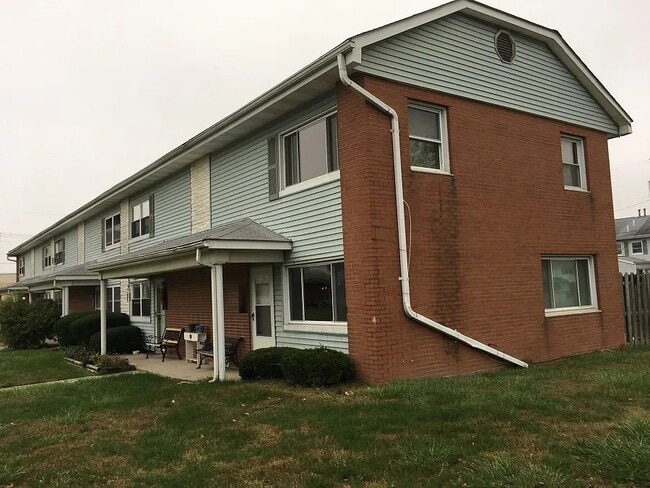 Primary Photo - 105 Buckeye Cir