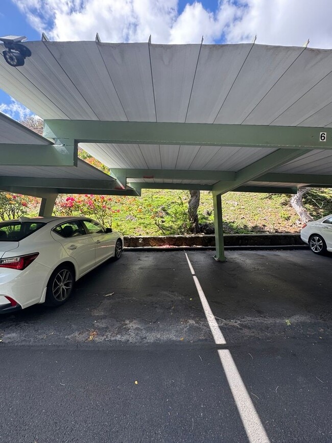 Building Photo - 3 BED, 2 BATH, 2 Parking with AC- Kalani I...