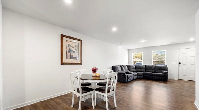 Building Photo - 127 Villa Ln