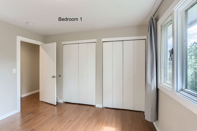 Building Photo - Spacious 3BR + Bonus Room / Office – Garag...