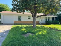 Building Photo - Cool house in Haltom City!