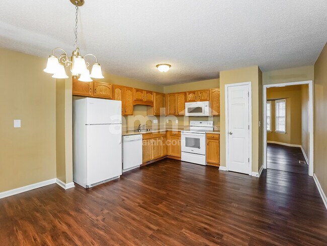 Building Photo - 1533 Cedar Springs Cir