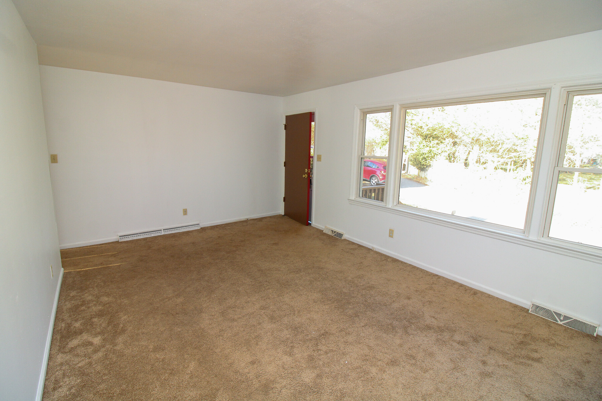 Building Photo - 228 Aurora Dr