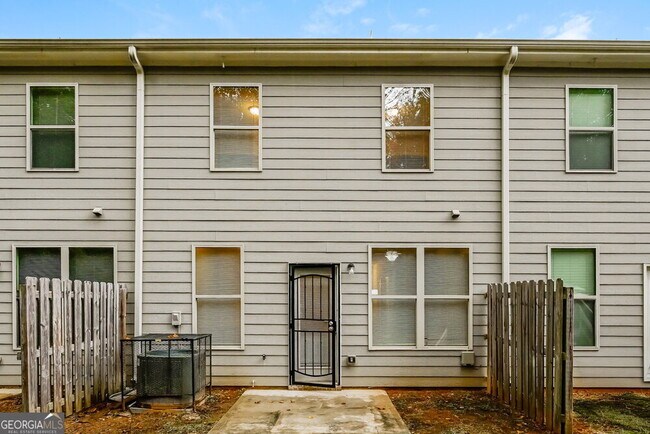 Building Photo - 3281 Pennington Dr