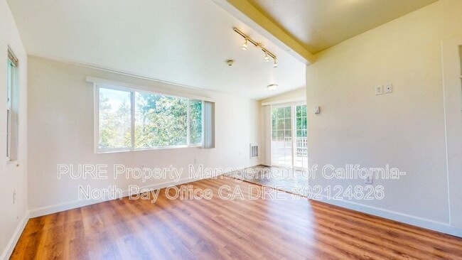 Building Photo - 17475 Summit Ave