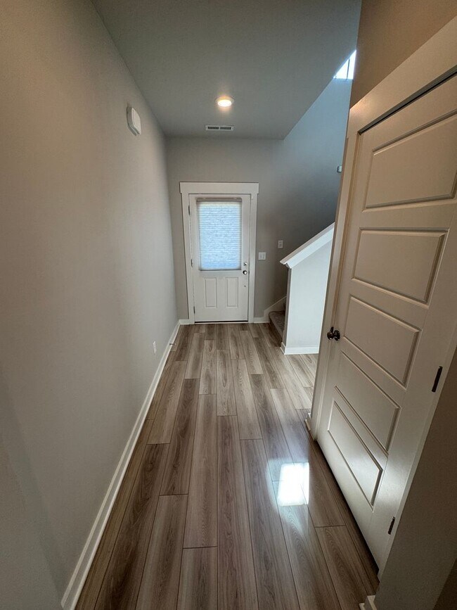 Building Photo - FOR LEASE- TOWNHOME IN LEBANON!
