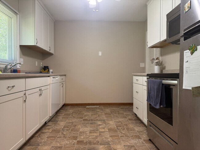 Building Photo - Raised Ranch Near Offutt AFB with Finished Basement & Oversized Garage