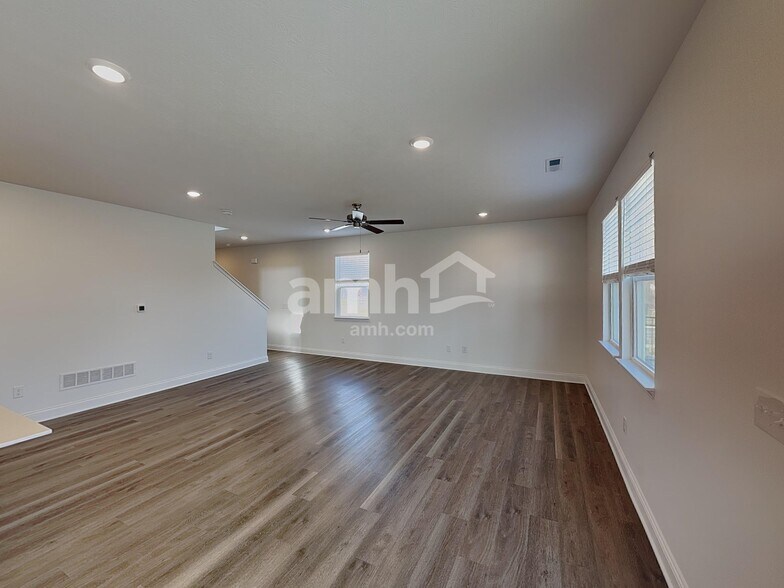 Building Photo - 1004 Heritage Blvd