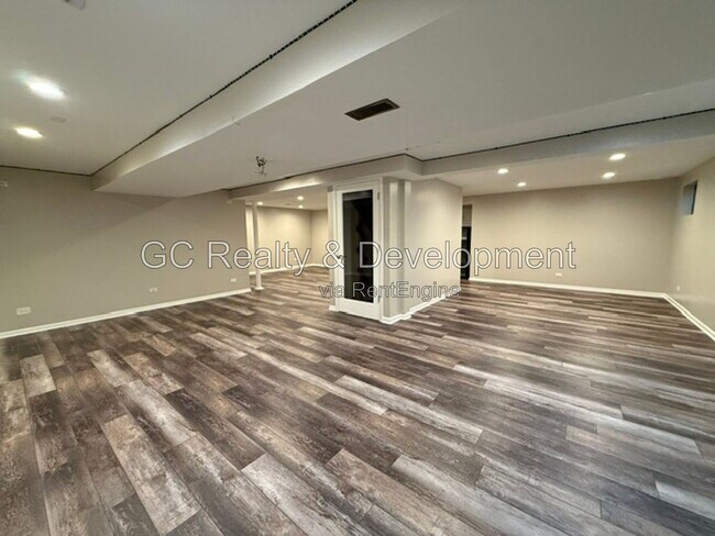 Building Photo - 882 Clarendon Ln