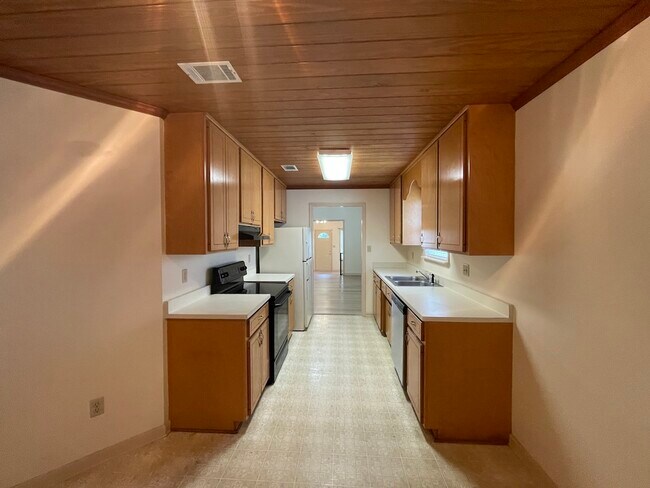 Building Photo - 2745 Tyndall Dr