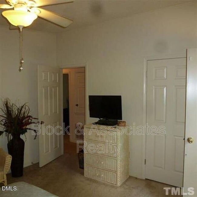 Building Photo - 124 Oak Hill Loop
