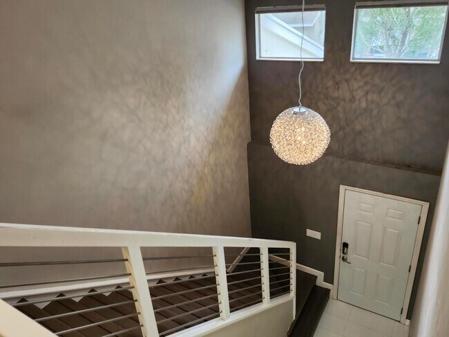 Building Photo - 1919 Discovery Cir E