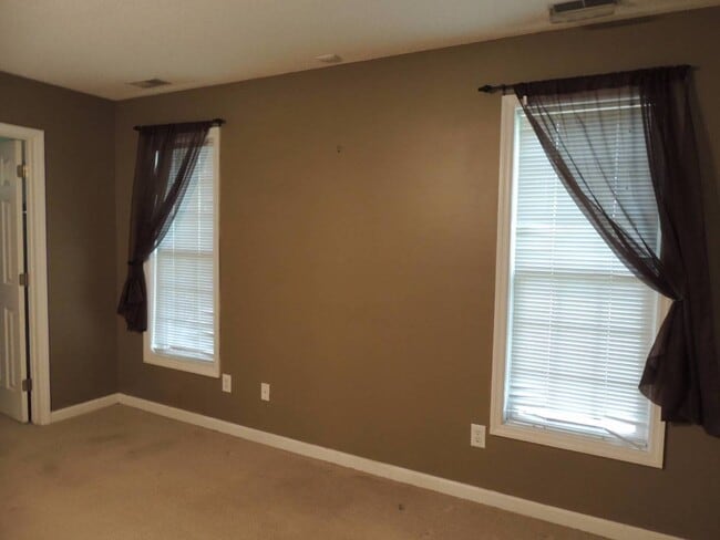 Building Photo - Beautiful Family Home in Cherry Branch!