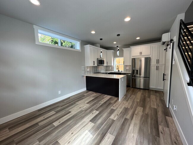 Building Photo - 5509 Brooklyn Ave NE