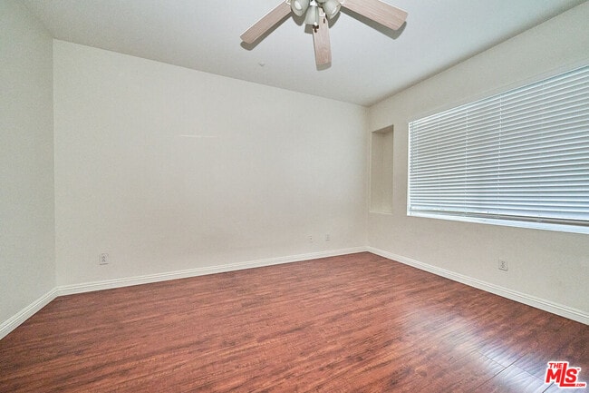 Building Photo - 915 Somerville